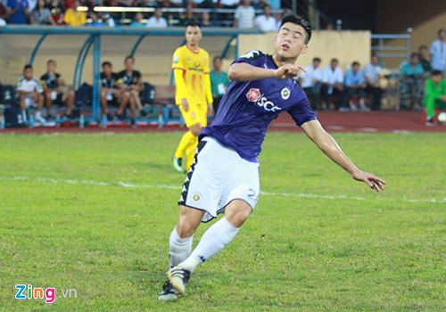 CĐV đội Hà Nội ăn mừng khi đội nhà tiếp tục bất bại ở V.League 2018 CĐV đội Hà Nội ăn mừng khi đội nhà tiếp tục bất bại ở V.League 2018